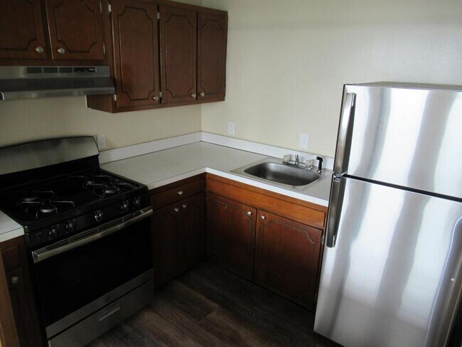 Building Photo - 967 Asylum Ave