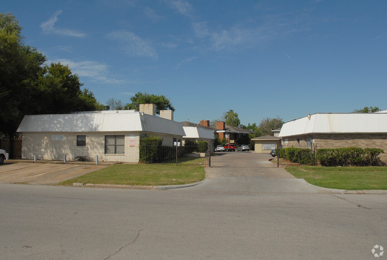 Building Photo - Glenwood Village Condominimums