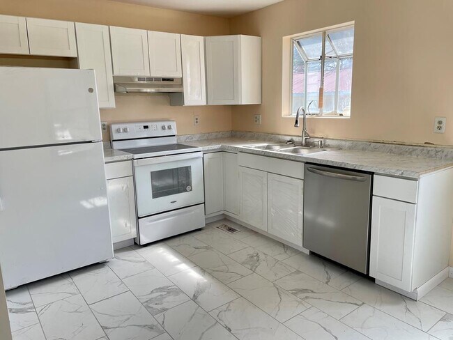 Foto del edificio - 3648 Ridge Rd
