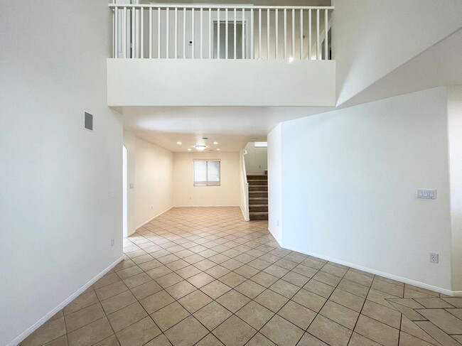Building Photo - 4993 W Vacaville Ave