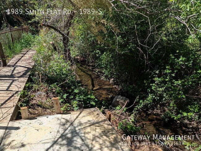 Foto del edificio - 1989 Smith Flat Rd