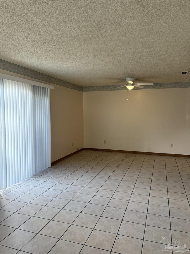 Building Photo - 3262 Maplewood Dr