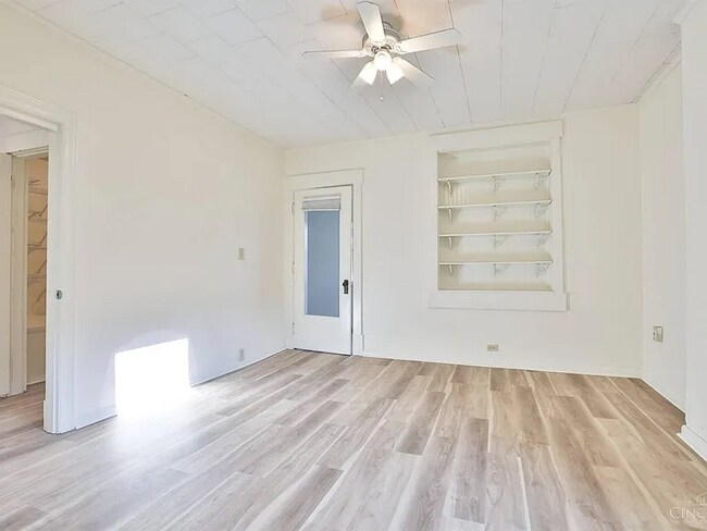 Foto del edificio - 2911 Robertson Ave