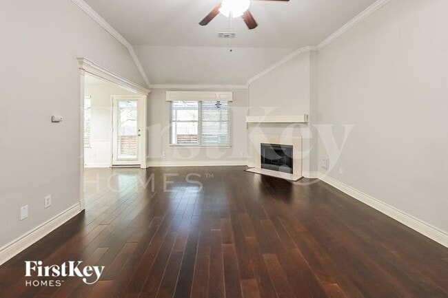 Foto del edificio - 6722 Woodland Oaks