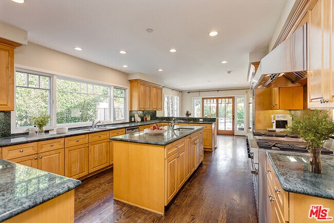 Building Photo - 509 Wynola St