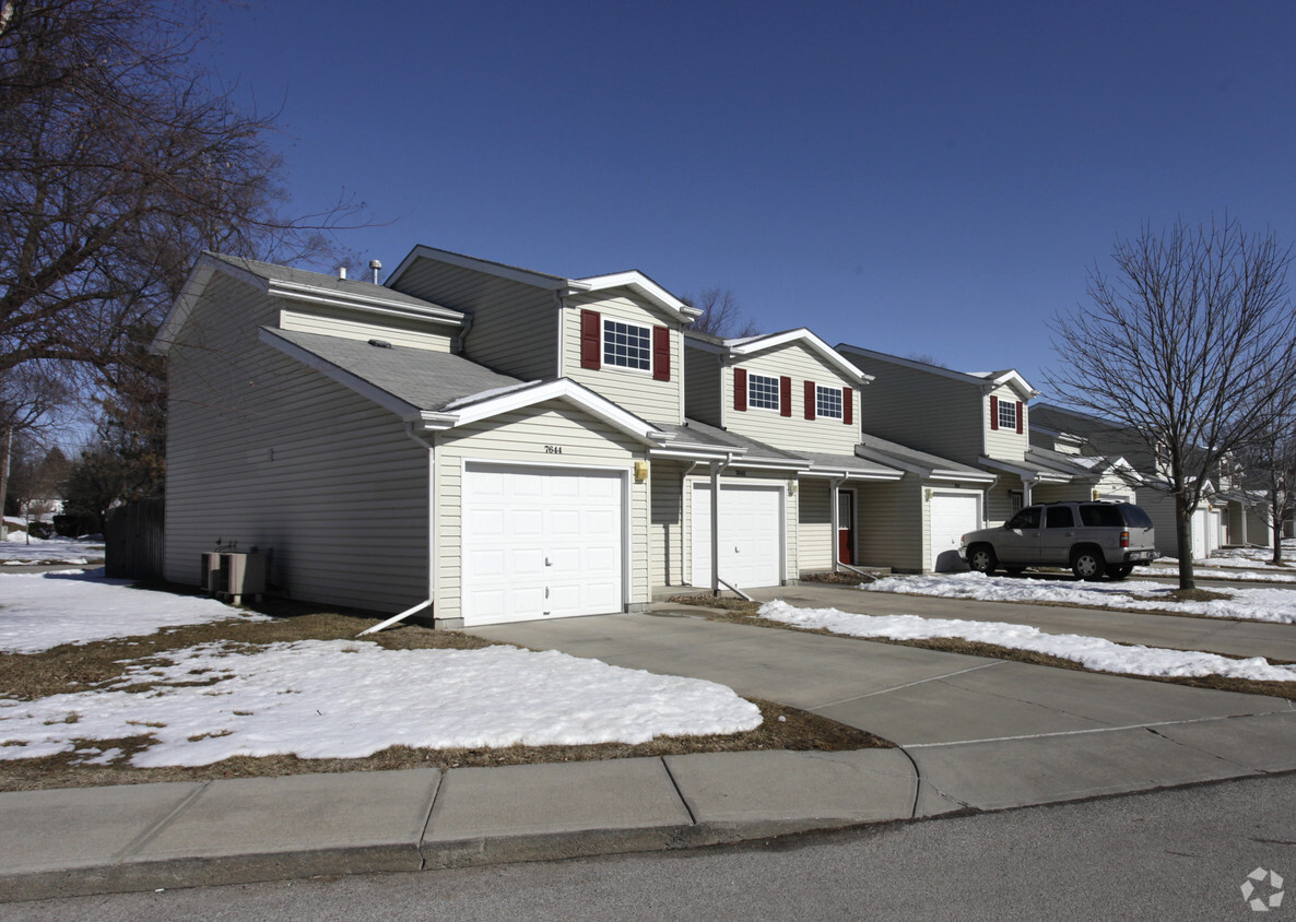 Building Photo - Caravelle Townhomes