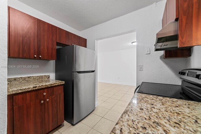 Foto del edificio - 525 W 69th St