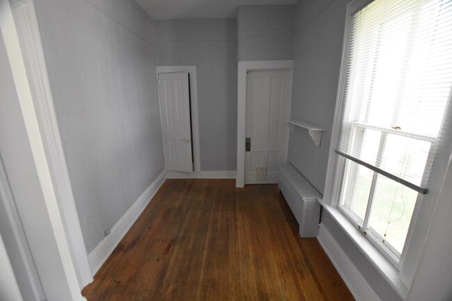 Building Photo - 135 N Brainard St