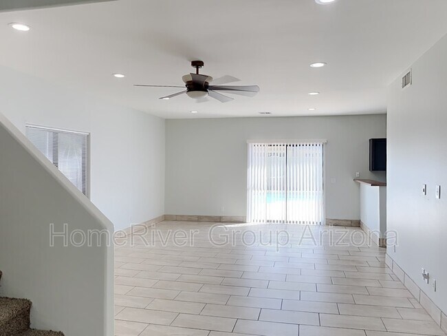 Foto del edificio - 1111 W Carson Rd