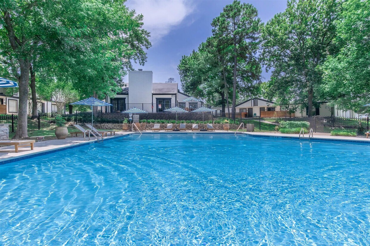 Foto del edificio - 18001 Cypress Trace Rd