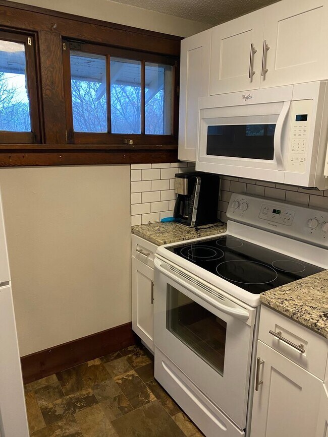 Foto del edificio - 211 N Spring Ave