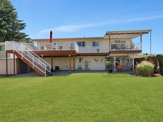 back yard and large deck - 18519 129th Pl SE