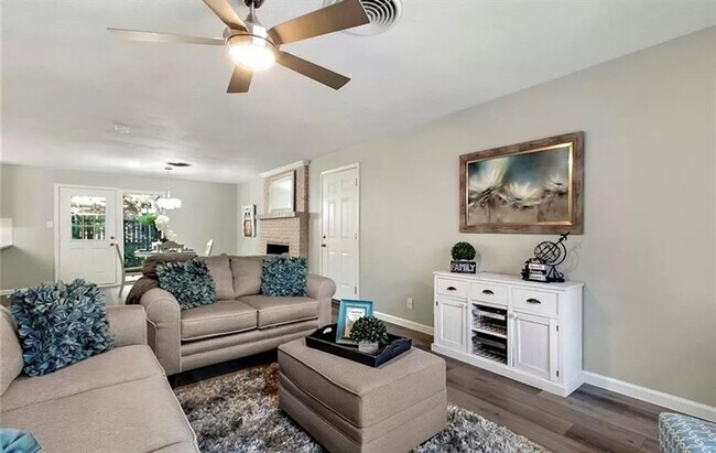 Foto del edificio - 2 Bed 2 Bath, Available for 2026