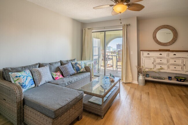 Foto del edificio - COZY AND FURNISHED OFF-SEAON MONTHLY RENTAL