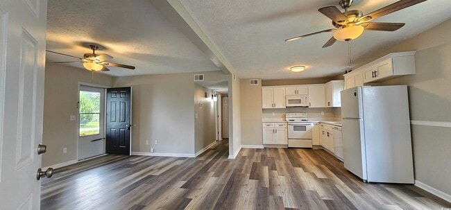 Building Photo - 620 Kristen Cir
