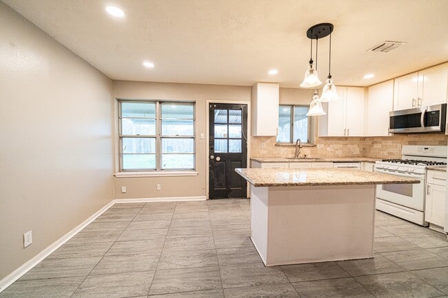 Foto del edificio - 7406 Baneway Dr