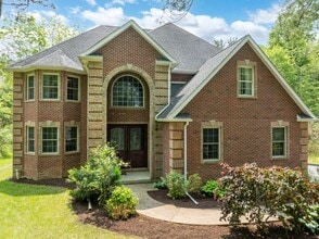 Building Photo - 120 Meadowview Dr