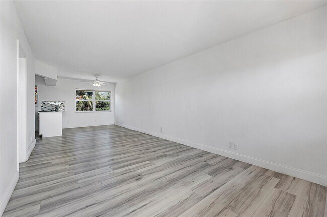 Foto del edificio - 1100 NE 9th Ave