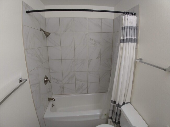 Building Photo - 3250 Oneal Cir