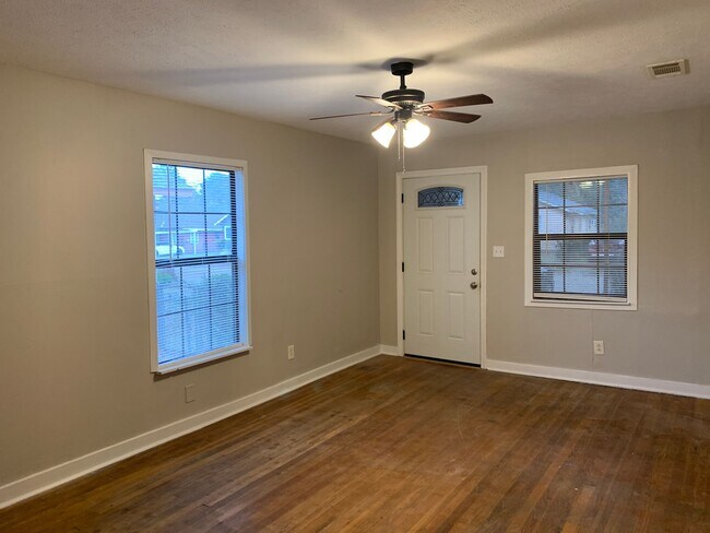 Building Photo - HUD Friendly 3 Bed 1.5 Bath Completely Rem...