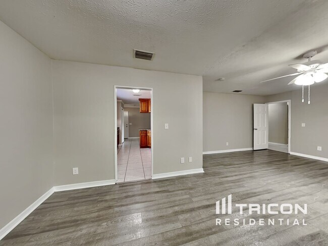 Building Photo - 14314 Ravenwood Lane Tampa FL