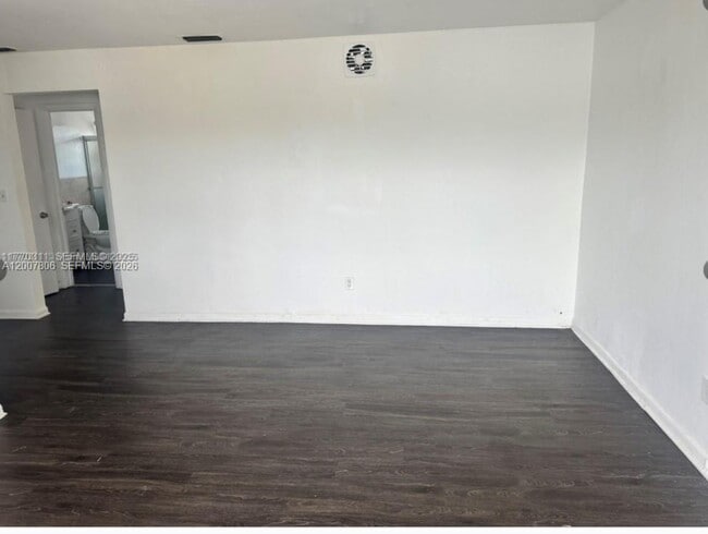 Foto del edificio - 1931 NE 168th St