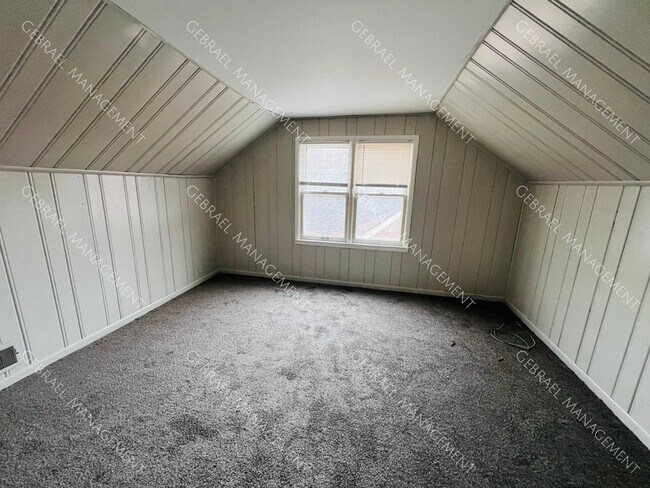 Building Photo - 18323 Shaftsbury Ave