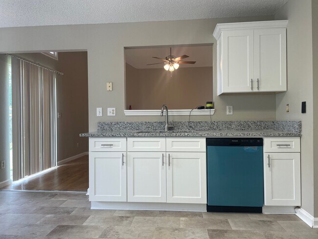 Building Photo - 6350 Klondike River Rd