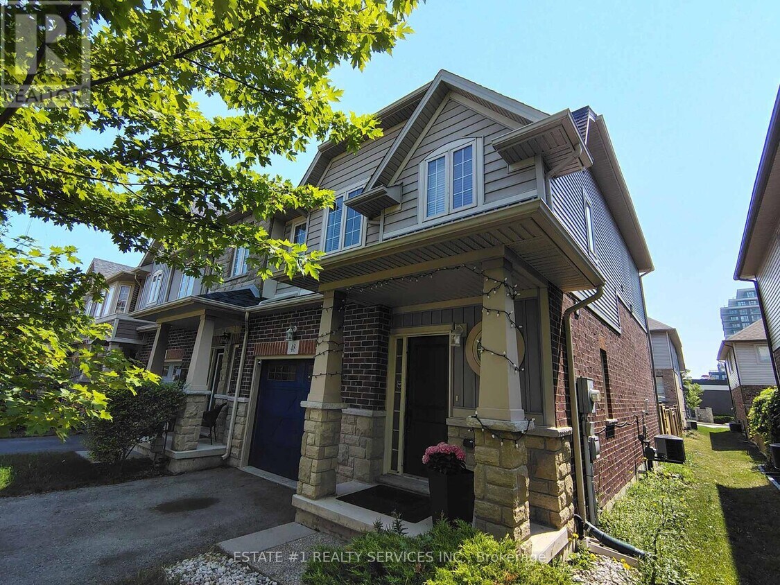 Photo principale - 8-48 Lakelawn Rd