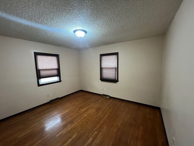 Foto del edificio - Great Duplex with 2+ bed/1 bath/1 Car gara...