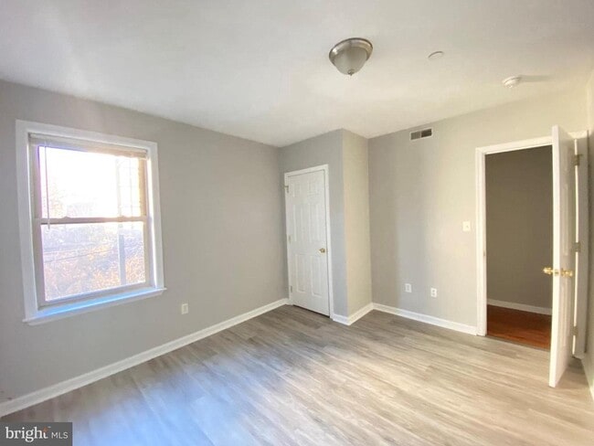 Foto del edificio - 1811 Cecil B. Moore Ave