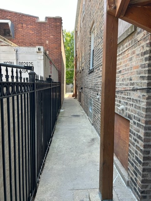 Foto del edificio - 2037 N Kildare Ave