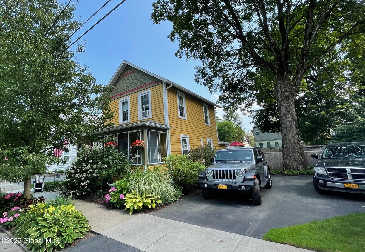 Primary Photo - 18 Hutchins St