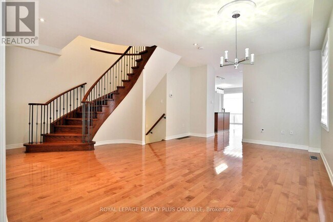 Building Photo - 1267 Jezero Crescent