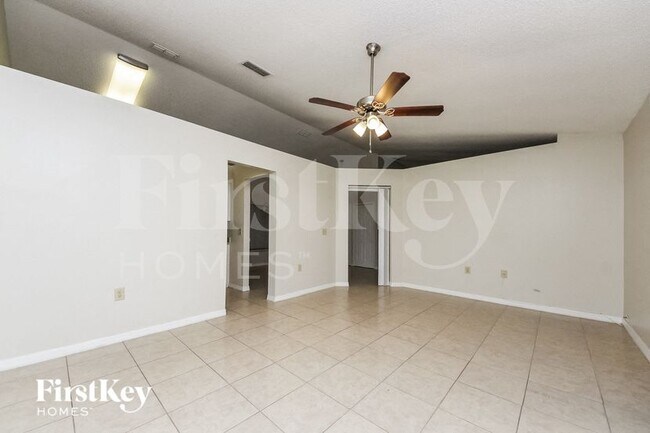Building Photo - 815 Adour Dr