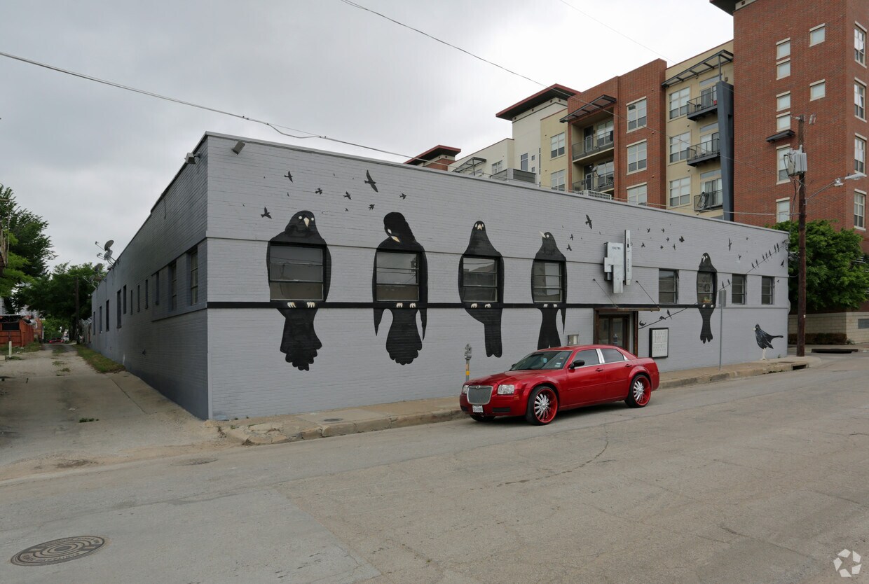 215 N Walton St, Dallas, TX 75226 Apartments in Dallas, TX