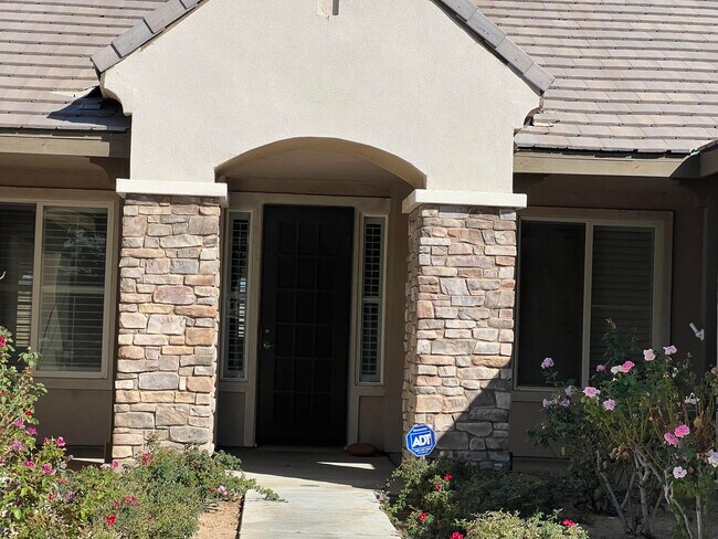 Foto del edificio - 41530 Yew St