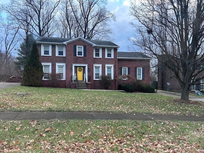 ¡Hermosa casa, ubicación inmejorable! - 602 Creekvalley Rd.