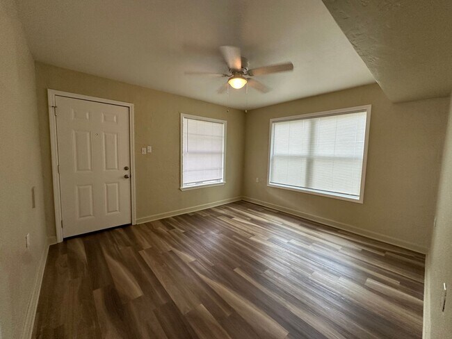 Foto del edificio - Welcome to this charming 2-bedroom, 1-bath...