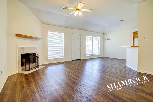 Building Photo - Duplex near Hewitt Post Office