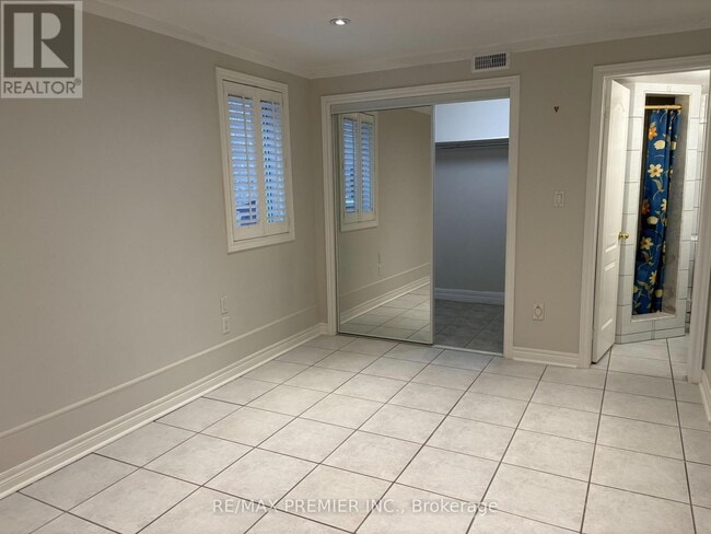 Building Photo - 35 Laura Sabrina Dr