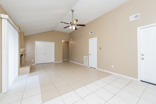 Building Photo - 11110 Grassyglen Dr