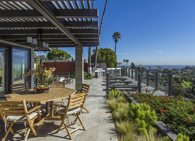 Foto del edificio - Magnificent views! Completely Private! One...