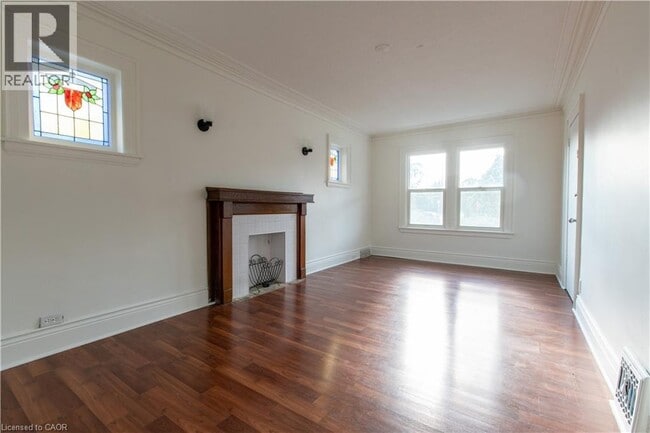 Photo du bâtiment - 49 Province St S