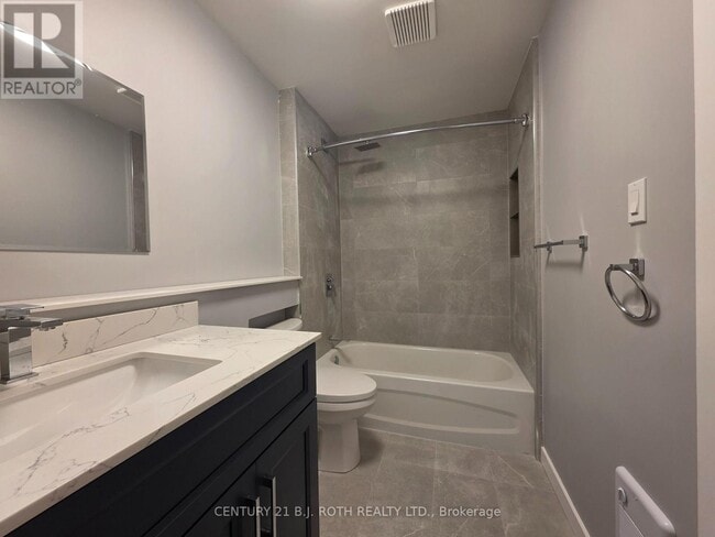 Building Photo - 82 Albert St N