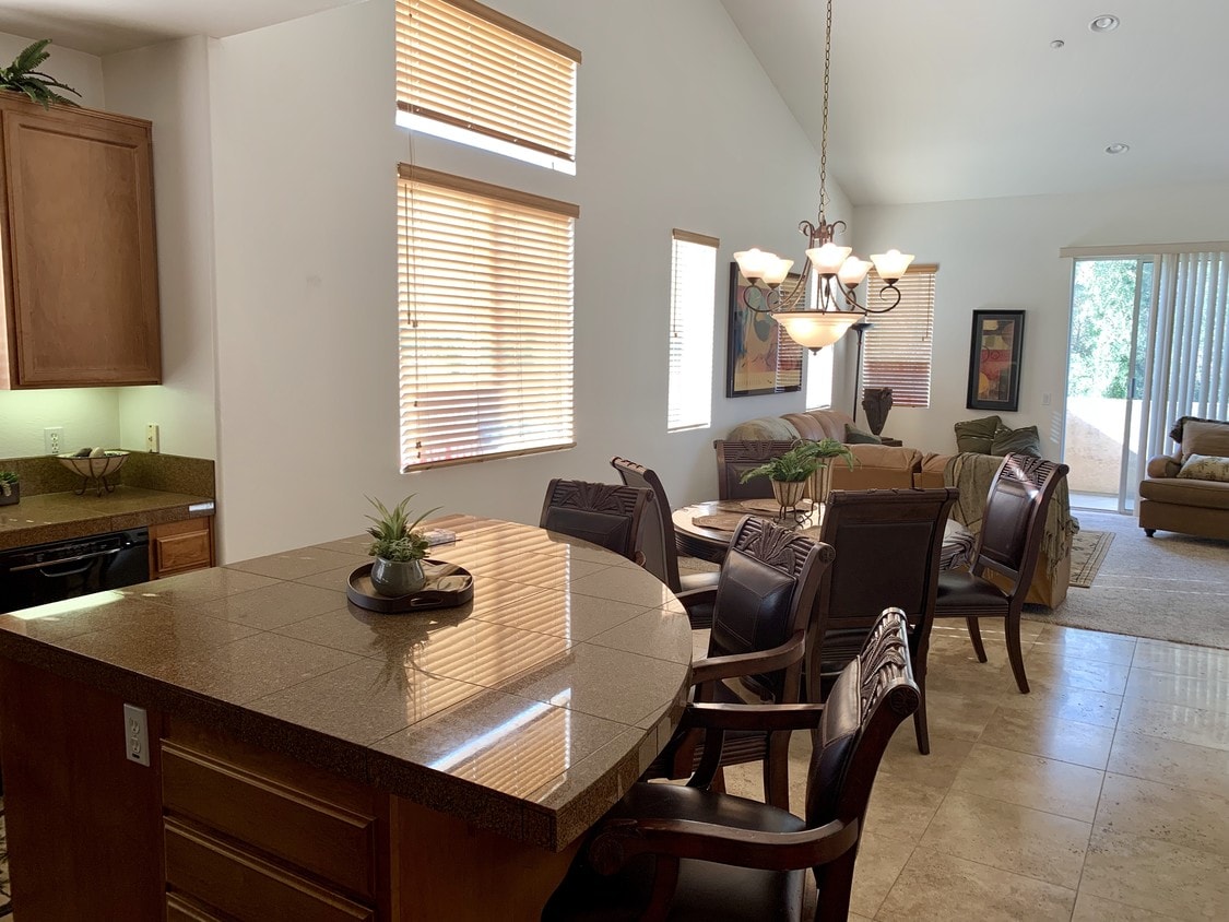 Large main floor - 3275 Dehesa Rd