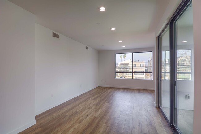 Building Photo - 11478 Moorpark St