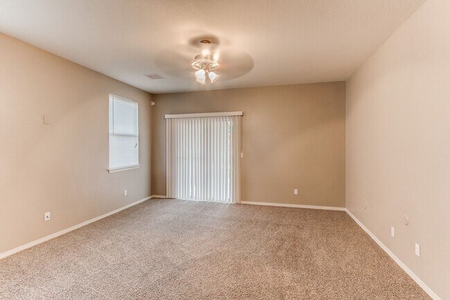 Foto del edificio - Charming Eastside 3-Bedroom, 2-Bathroom Ho...