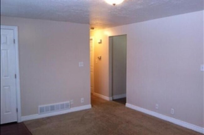 Building Photo - 440 N 300 E
