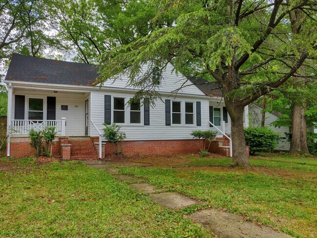 Building Photo - 108 E Weatherspoon St